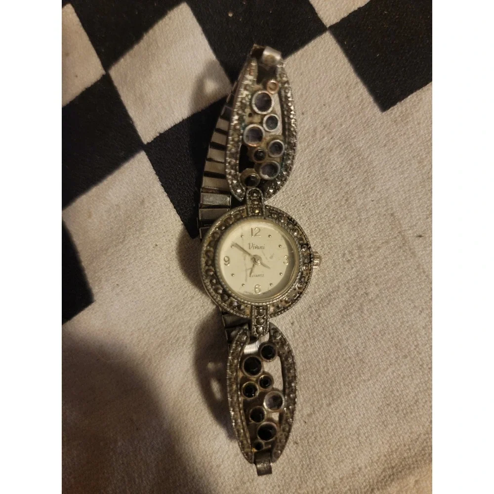 Vivani Quartz Ladies Watch – Rhinestone‎ Teardrop Band – Silver Tone